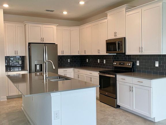 Kitchen and included appliances