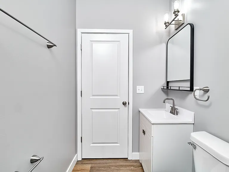 415 N Dequincy St #B — Photo 18