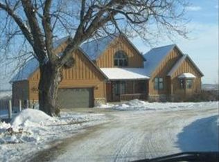9392 Rocking Horse Dr, Caledonia, MN 55921