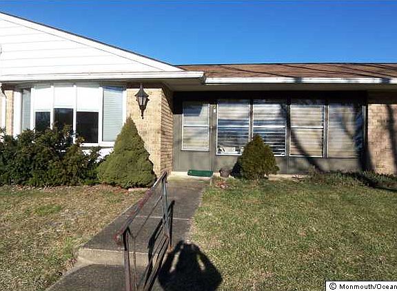 3rd image of 82B Buckingham Dr