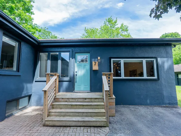 7 Victory Dr, East Gwillimbury, ON L0G 1M0