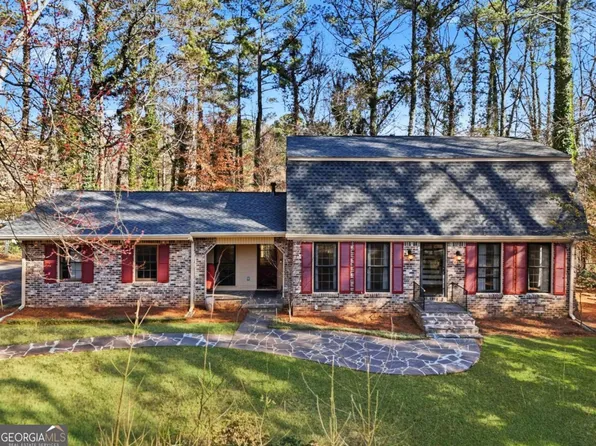 2037 Stoneleigh Dr, Stone Mountain, GA 30087