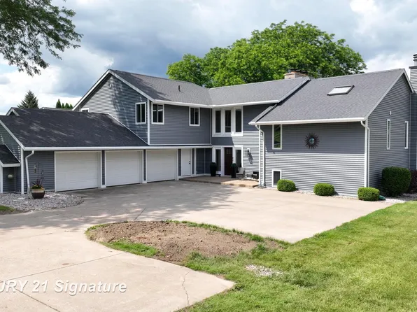 7492 River Rd, Flushing, MI 48433