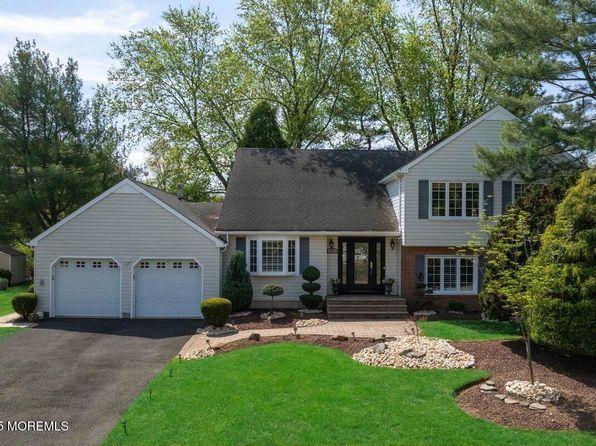 2 Palomino Way, Marlboro, NJ 07746