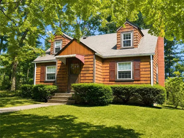 31 Eisenhower St, Coventry, RI 02816