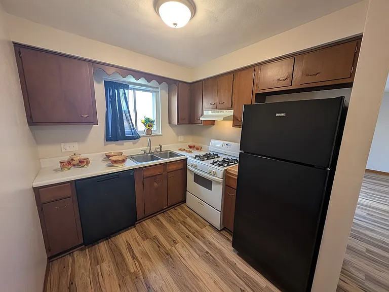 Squire Colony Apartments — Photo 12