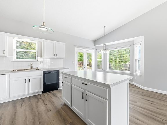 5th image of 709 S Goebel Cir
