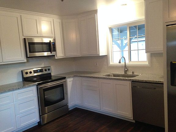 KITCHEN GRANITE COUNTER