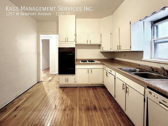 3rd image of 1257 W Newport Ave #1F
