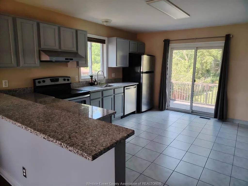 5 bed, $3,200 — Photo 3