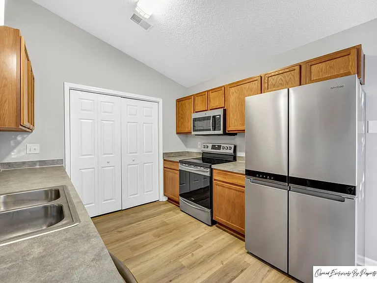 94 Currant Ln — Photo 10