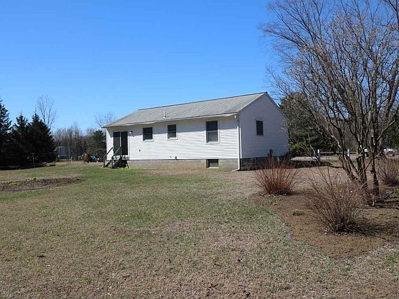 4th image of 3 Loriann Dr