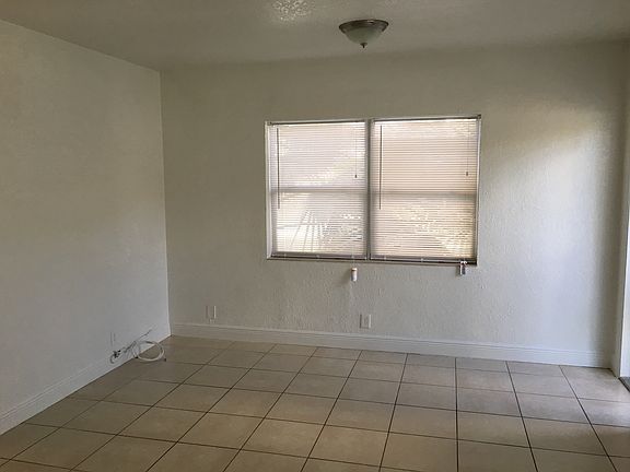 4th image of 919 Marseille Dr #3