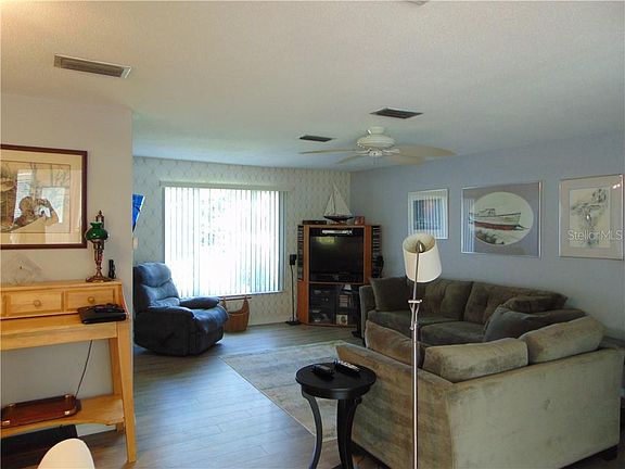5th image of 2293 Carolyn Dr