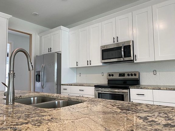 3rd image of 464 NE Juanita Place Cpe