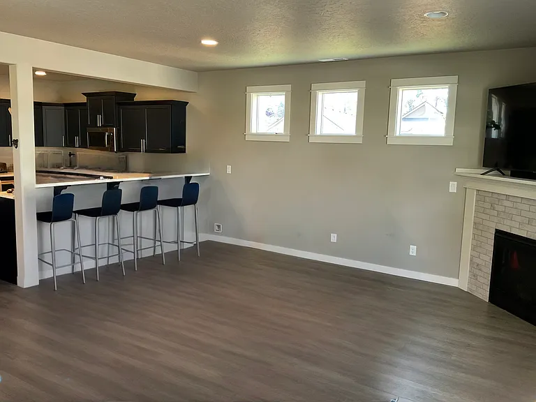 616 N Willitts St — Photo 11