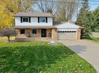 11257 Flint Rock Dr, Grand Ledge, MI 48837
