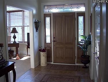 5th image of 288 Crestwood Dr
