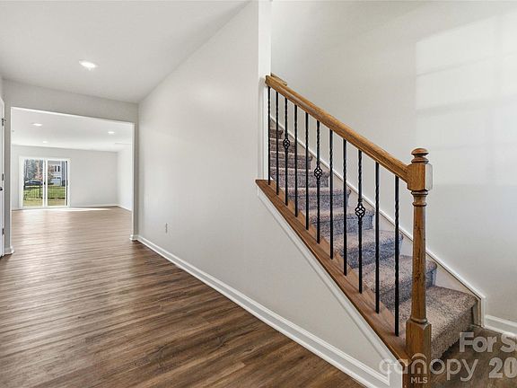 5th image of 2801 Oldfield Dr