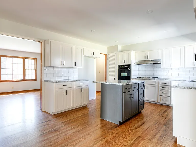 4612 N College Ave — Photo 16
