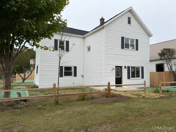 185 4th St, Republic, MI 49879