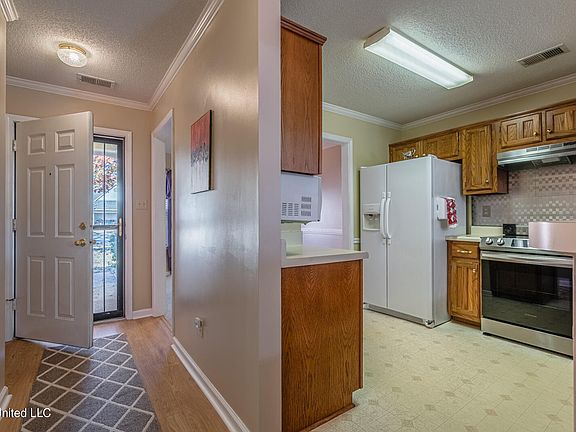 5th image of 9403 Huron Dr