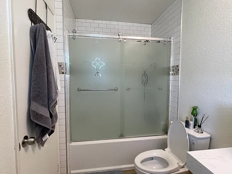 804 N Geneva St #B — Photo 23