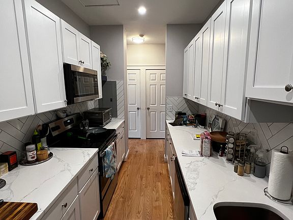 3rd image of 36 Abbott St APT 4C