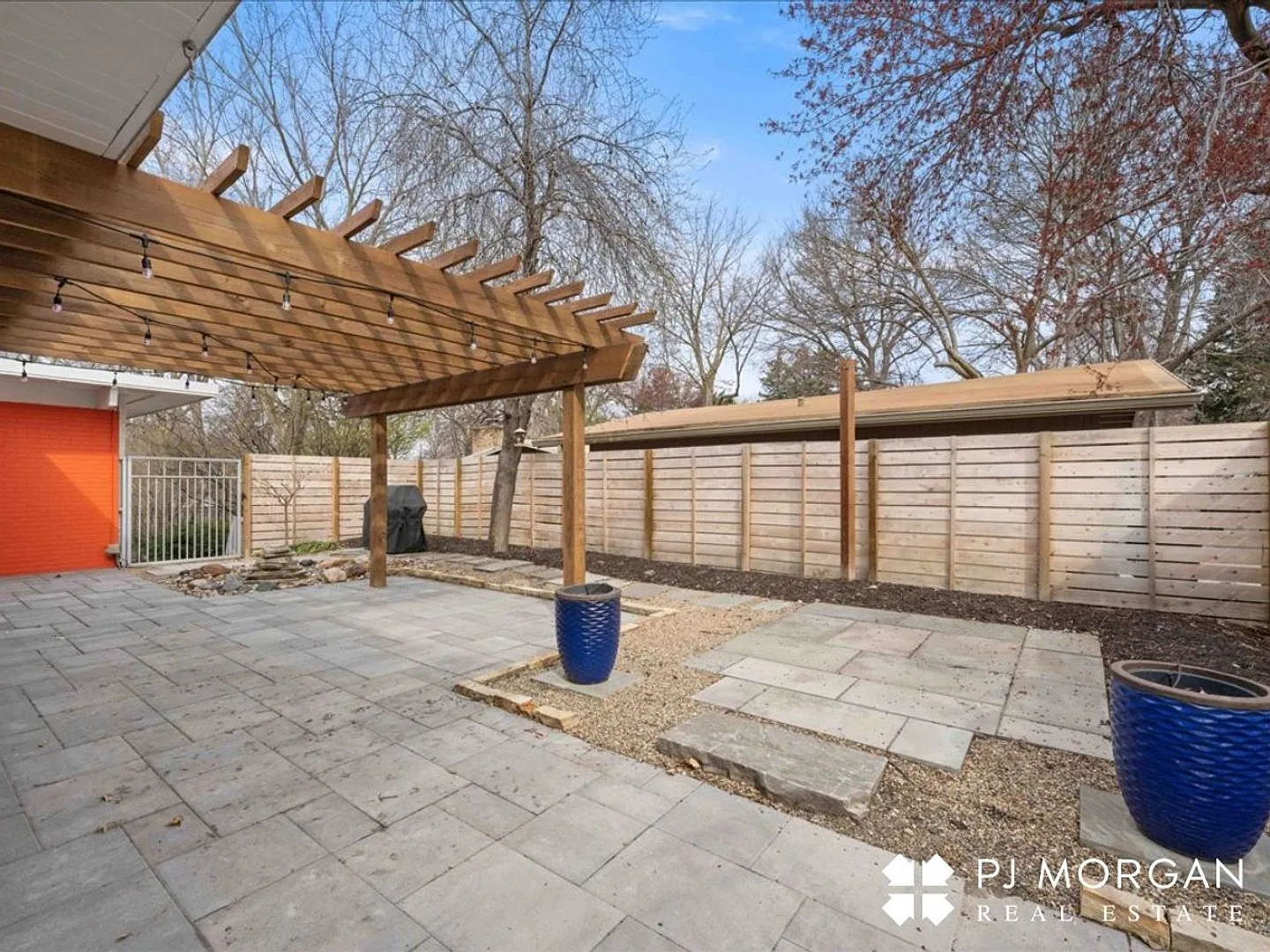 Gorgeous 3 bedroom, 2.5 Bathroom Home - Available Immediately — Photo 4