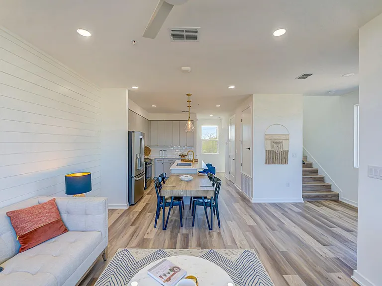 1150 N Academy Ave — Photo 3