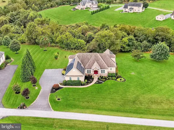 2499 Red Clover Dr, Finksburg, MD 21048