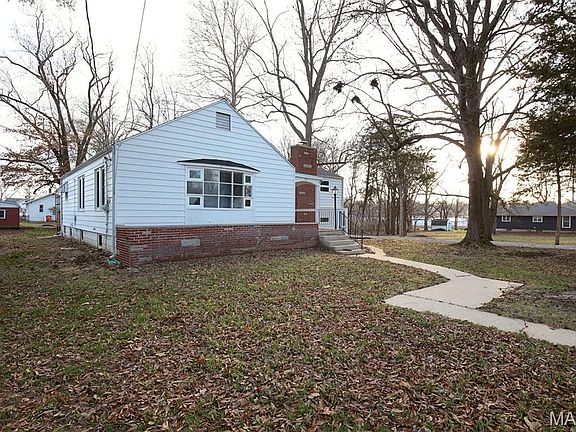 2nd image of 906 W Jackson Ave
