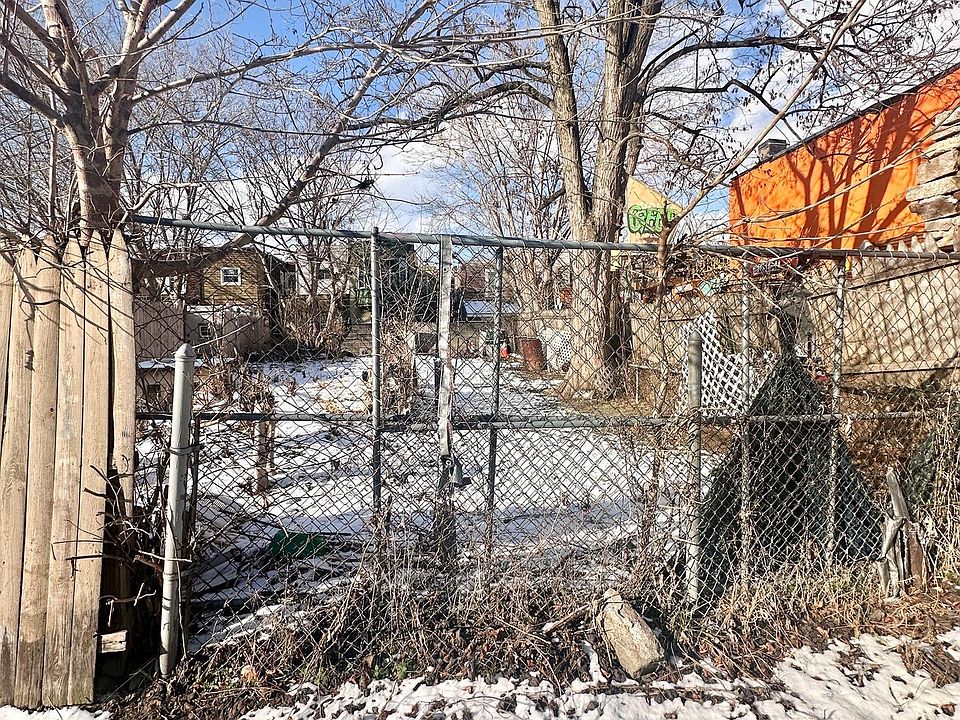 2nd image of 3362 Collins St