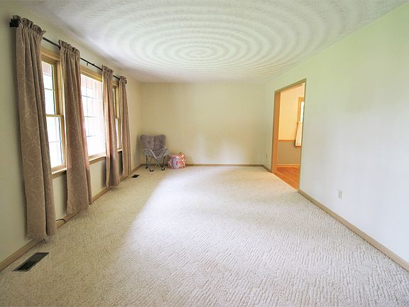5th image of 3 Dorothy Dr