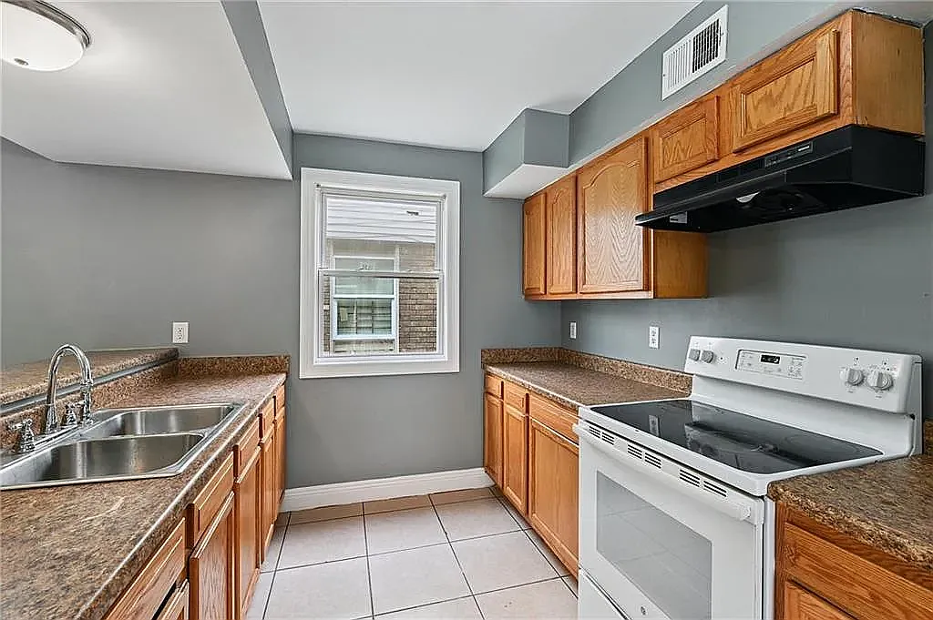 2 bed, 1000 sqft, $1,400 — Photo 4