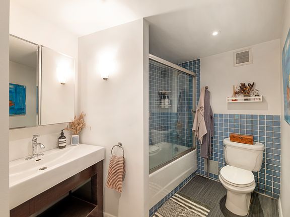 4th image of 130 Barrow St APT 314