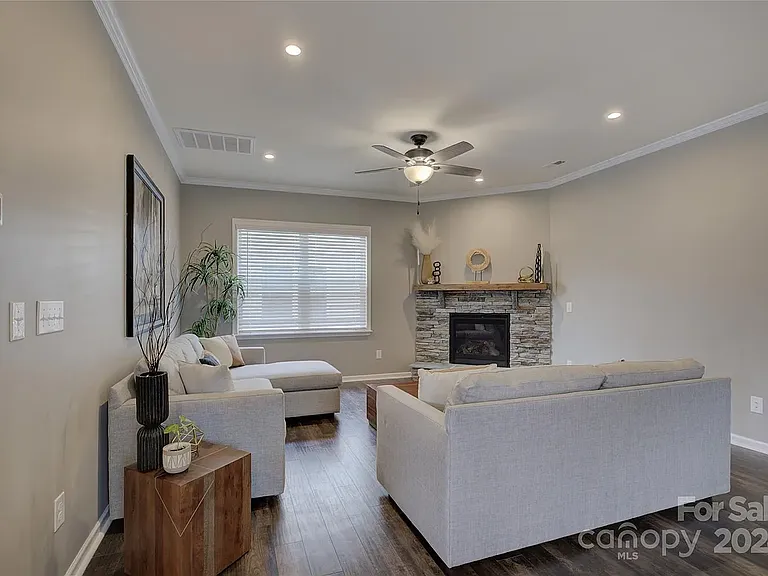7134 Thornrose Dr — Photo 7