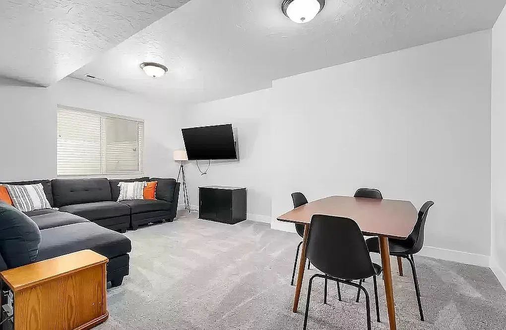 1 bed, 1400 sqft, $1,500 — Photo 2