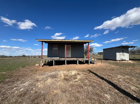 2074 County Road 306, Floresville, TX 78114
