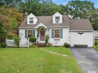 73 E 17th St, Huntington Station, NY 11746