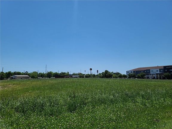 5th image of 3820 Alexandria Mall Dr