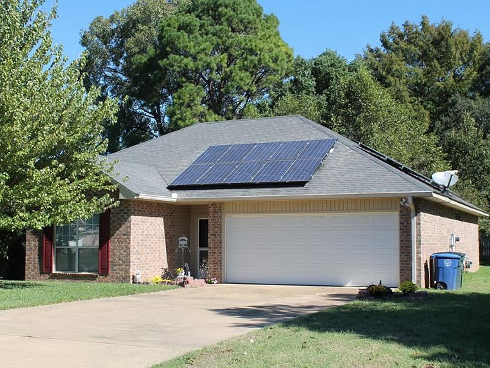 1st image of 204 Live Oak Cir
