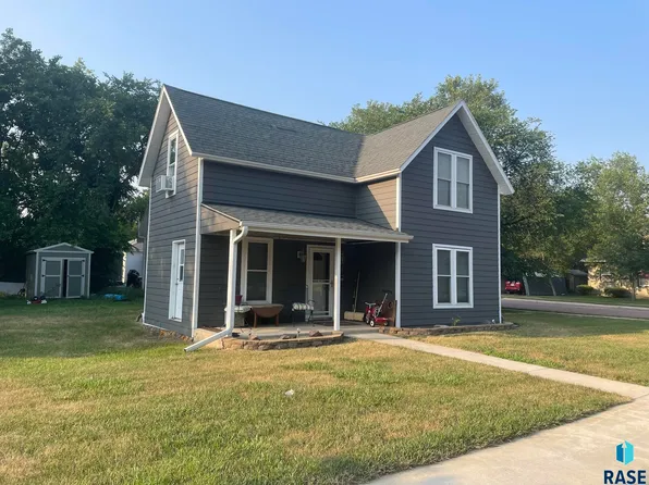 420 SE 1st St, Madison, SD 57042