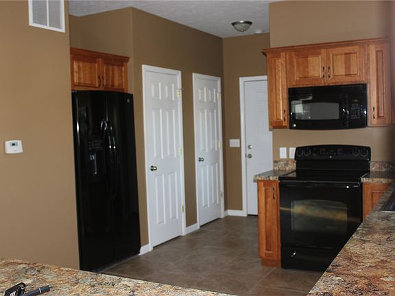 3rd image of 405 Dalhlia Dr