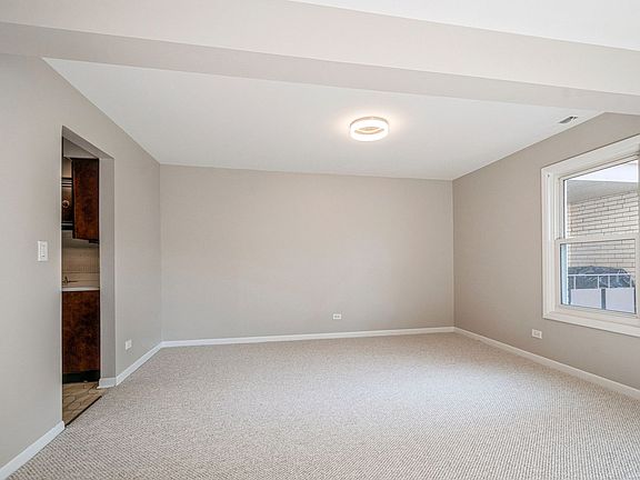 5th image of 8210 Elmwood St #301