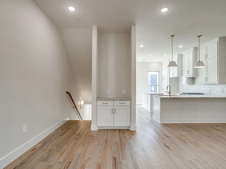 2820 Weisenberger St #102 — Photo 9