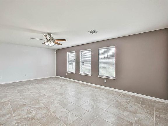 4th image of 10507 Evergreen St