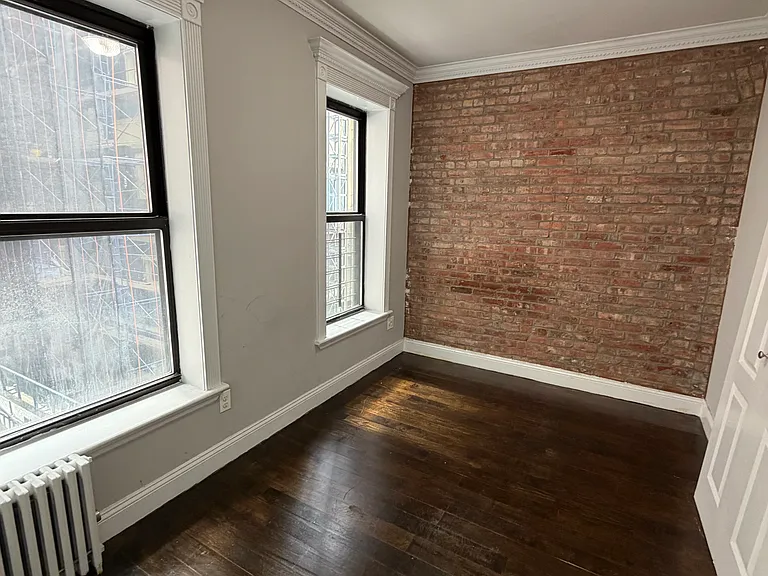 346 E 18th St #2A — Photo 4