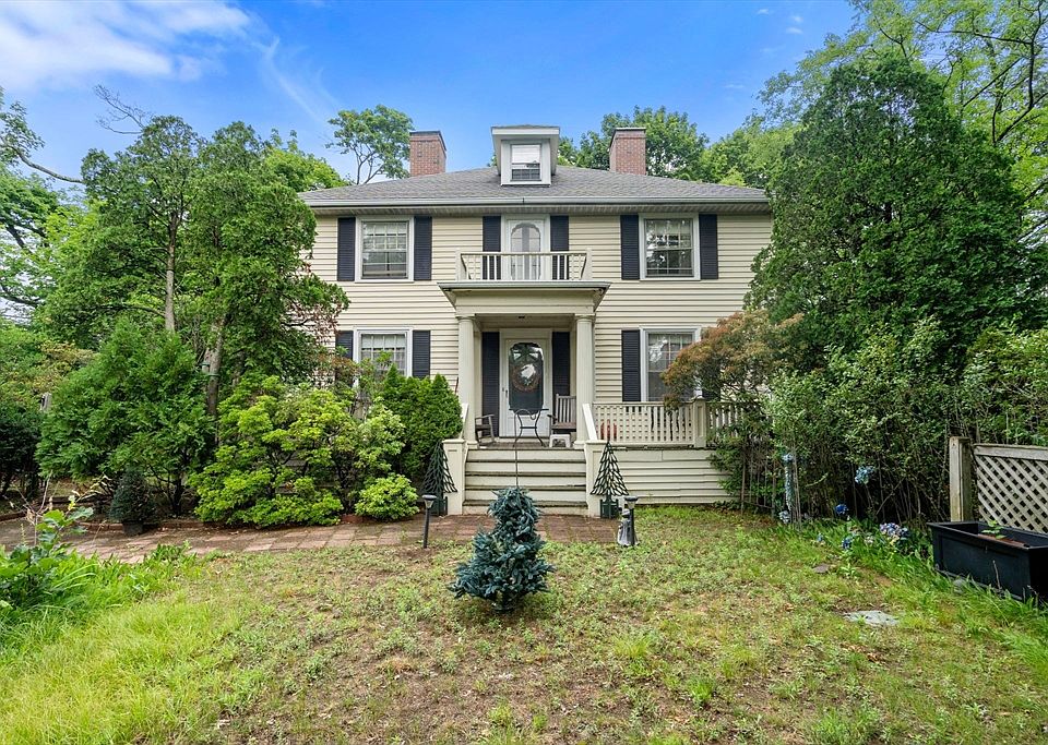 1st image of 7 Park Cir