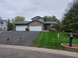 802 3rd Ave SW, Isanti, MN 55040